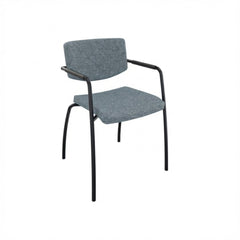 Stoel 4 poots frame met armleggers, zwart frame met blauwe stoffering.