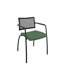 Vergaderstoel met zwart 4-poots frame en een groen gestoffeerde zitting met een lage rugleuning van net bespanning.