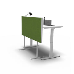 Akoestische bureaudivider bureuscherm op hoge poten.