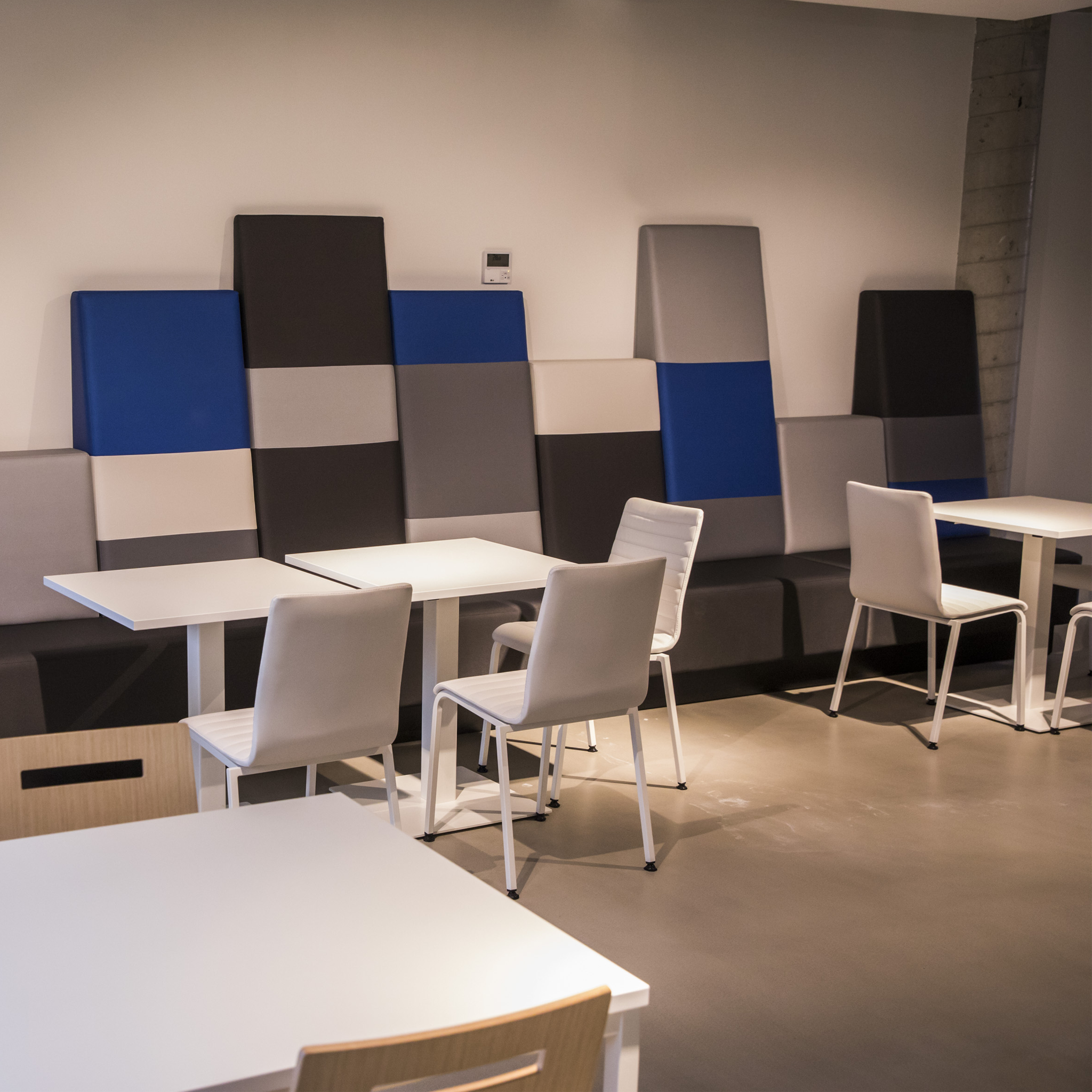 Sfeer impresie van de tafels wit/wit