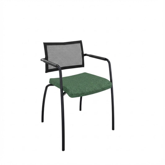 Vergaderstoel met zwart 4-poots frame en een groen gestoffeerde zitting met een lage rugleuning van net bespanning.