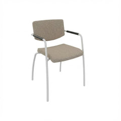 Stoel 4 poots frame met armleggers, wit frame met lichtgrijze stoffering.