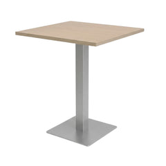 Hoge vierkante kantinetafel licht eiken met aluminium vierkante kolomvoet (RAL 9006).