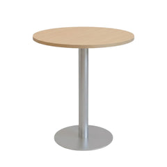 Hoge ronde kantinetafel licht eiken met witte ronde kolomvoet (RAL 9010).