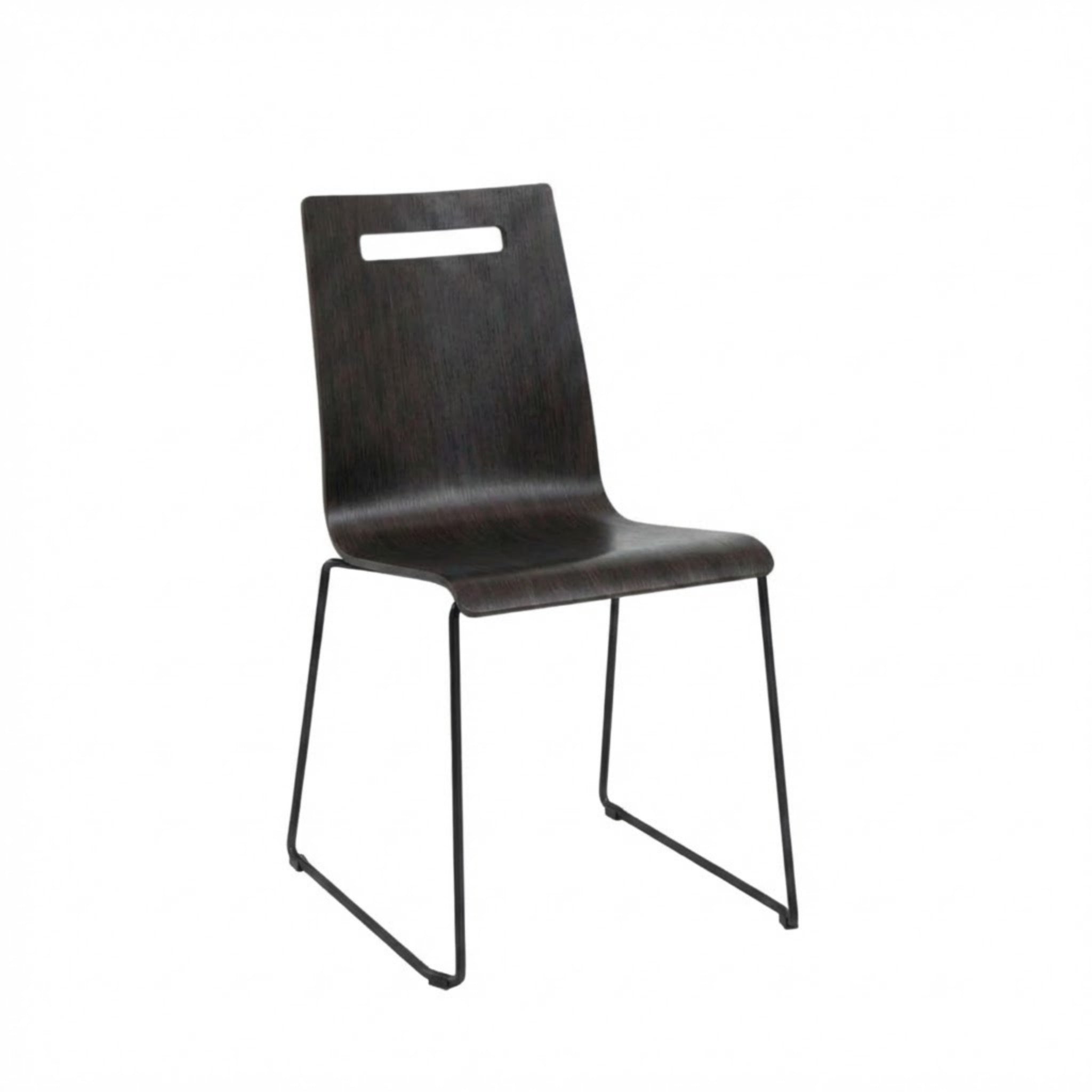 Kevin stapelbare stoel in Donker eiken kuip met handgreep en zwart sledeframe.