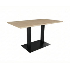 Rechthoekige tafel licht eiken met zwarte dubbele kolomvoet RAL 9005.