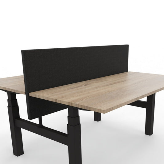 Akoestische tussenwand in het zwart met magneten.